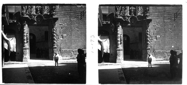 Porta a la catedral de Tortosa