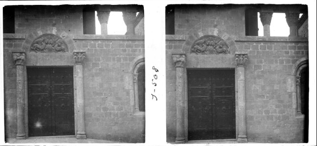 Porta d ' un claustre de Pedralbes