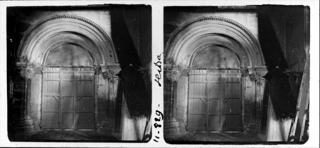 Portal lateral i façana principal de la catedral vella de Lleida