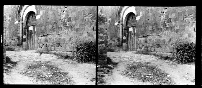 Porta d'entrada al monestir de Gualter (AFCEC DEGOLLADA X 102)