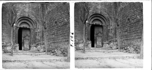 Portal romànic de l'església de Sant Salvador a Vilanova de Meià