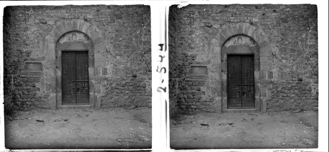Portalada de l'església de Terrades