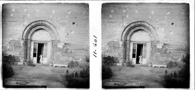 Portalada de l'església del castell de Fraga