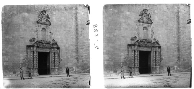 Portada de l'església de Caldes de Montbui