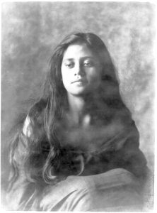 Portrait of Hawaiian girl LCCN2016650389