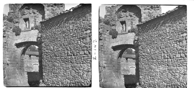 Portal de l'església de la Mare de Déu de Peratallada
