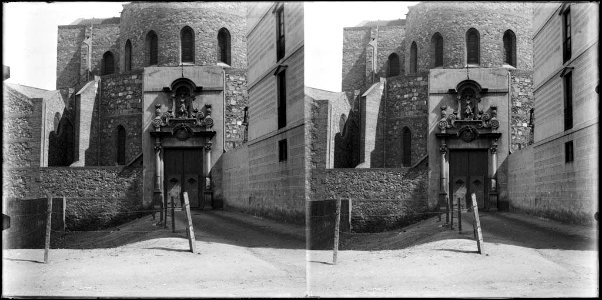 Portal de l'església de Santa Madrona