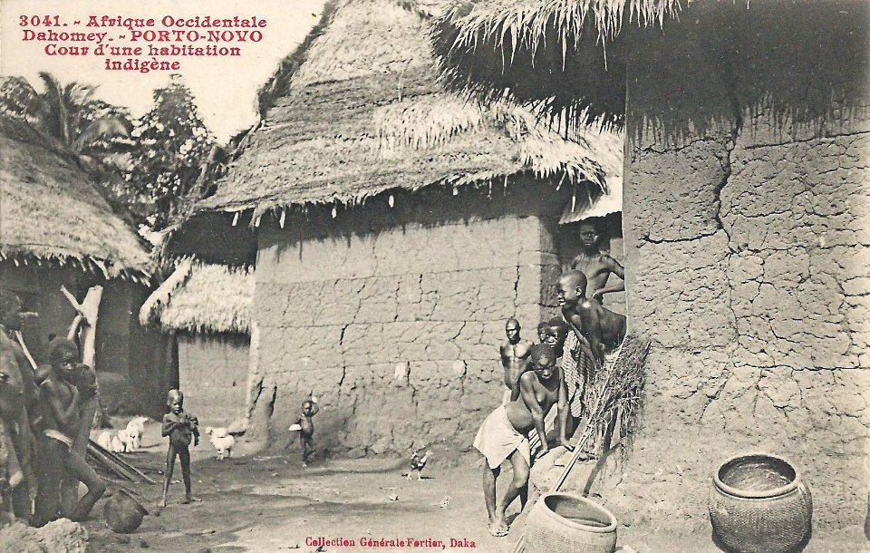 Porto-Novo-Cour d'une habitation indigène