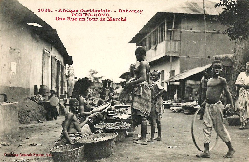 Porto-Novo-Une rue un jour de marché (Dahomey)
