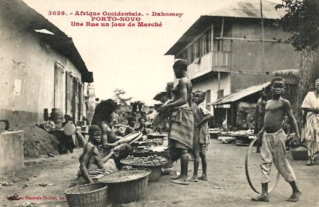 Porto-Novo-Une rue un jour de marché (Dahomey) photo
