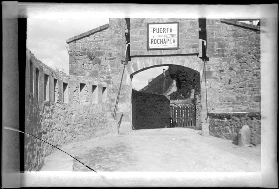 Portal exterior de la puerta de la Rochapea - Altadill