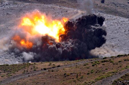 Explosion attack war