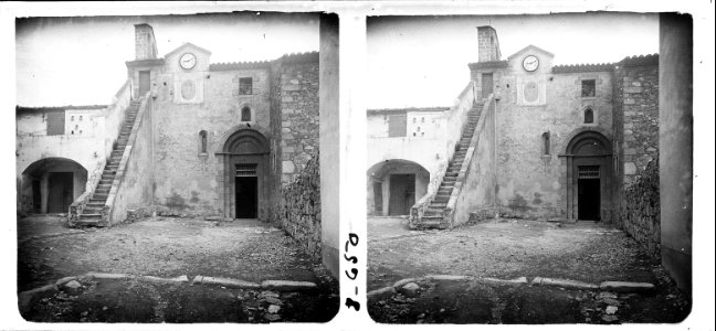 Portalada de l'església i rectoria de la Vajol