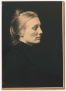 Portrait of Miss E.H. LCCN2015647699