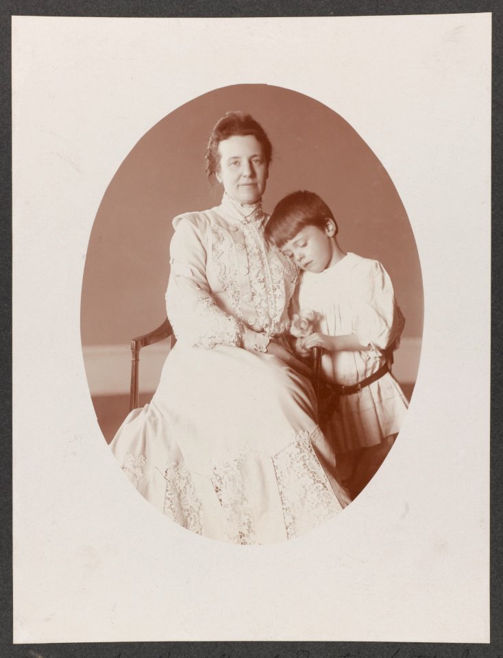 Portrait of Mrs. Roosevelt and Quentin, seated no. 3 LCCN2013651091
