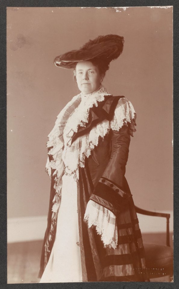 Portrait of Mrs. Roosevelt, in hat, standing LCCN2013651081