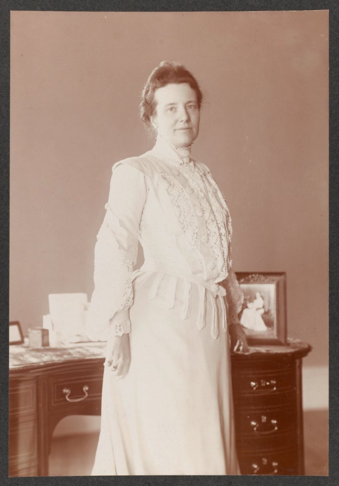 Portrait of Mrs. Roosevelt. Standing, 3-4 length LCCN2013651187
