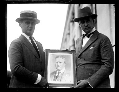 Portrait of Theodore Roosevelt LCCN2016891502