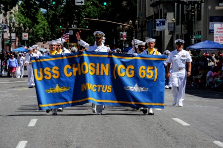 Portland Grand Floral Parade 150606-N-OO032-049
