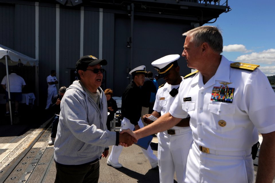Portland Rose Festival 2015 arrival 150604-N-OO032-031