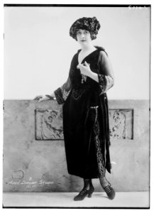 Portrait of woman) - Aime DuPont Studio, N.Y LCCN2014719557