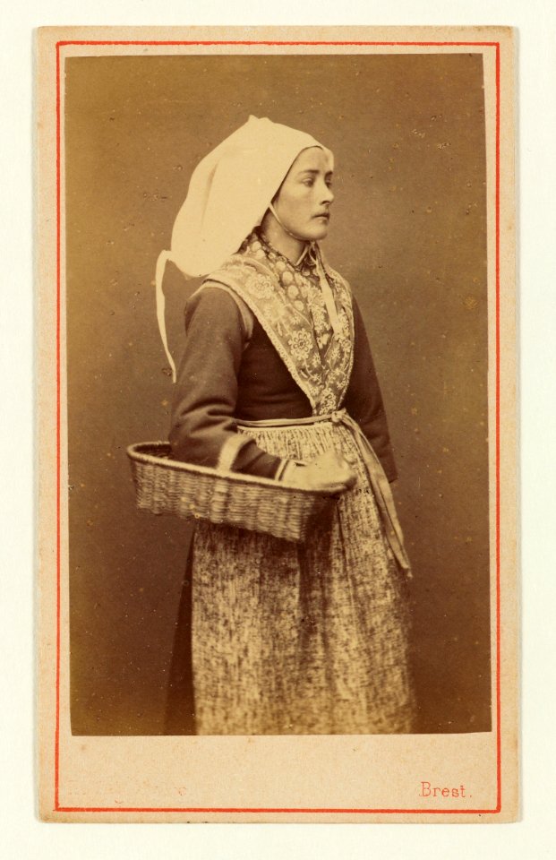 Portrait de femme en costume de Plougastel 994 0065 62
