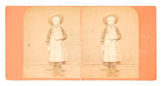 Portrait de fillette en costume de Quimper 995-43-33 photo