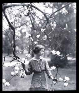 Portrait photograph of Edna St. Vincent Millay LOC agc.7a10216