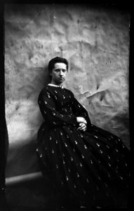 Portret van een onbekende jonge vrouw foto 9 (max res)