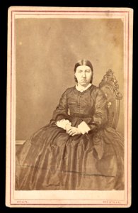 Portrait of a woman, seated, facing front) - Stacy, 691 B'way LCCN2016653171 photo