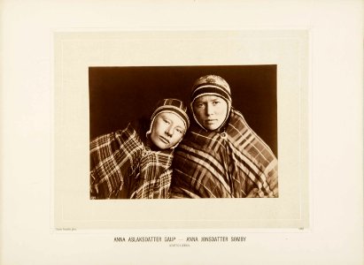 Portrett av Anna Aslaksdatter Gaup og Anna Johnsdatter Somby - Norsk folkemuseum - NF.15006-193