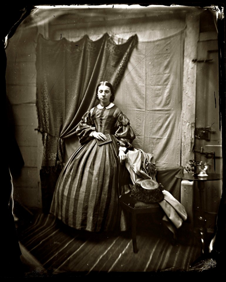 Portret van een onbekende jonge vrouw foto 3 (max res)