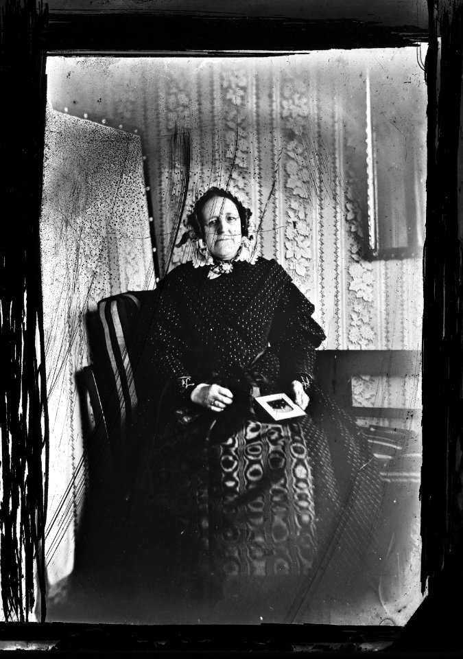 Portret van een onbekende oude vrouw foto 1 (max res)
