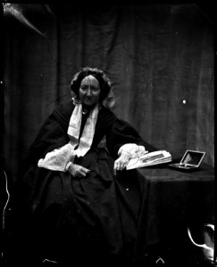 Portret van Johanna Petronella van Tetterode-Masurel, (1824- ) (max res)