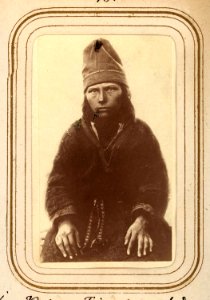 Porträtt av Inga Kajsa Finnberg, 14 år gammal, Tuorpons sameby - Nordiska Museet - NMA.0039041 1