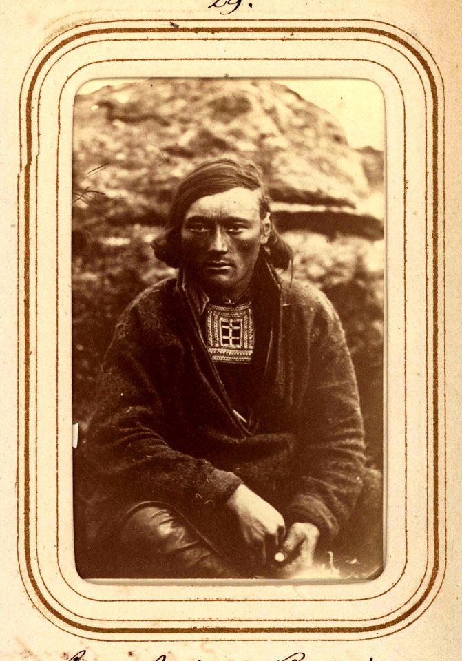 Porträtt av Lars Anders Baggi, 25 år, Jokkmokk. Lotten von Düben 1868 - Nordiska Museet - NMA.0033115 1