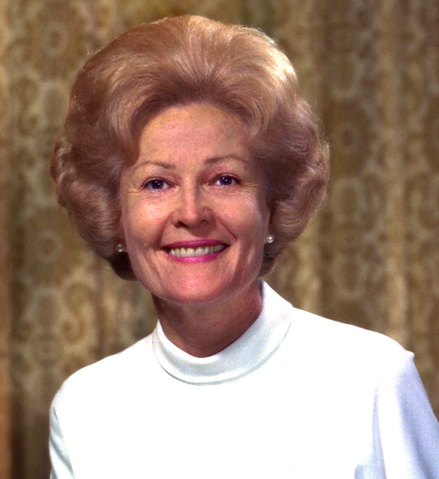 Portrait of Mrs. Nixon - NARA - 194489 (cropped)