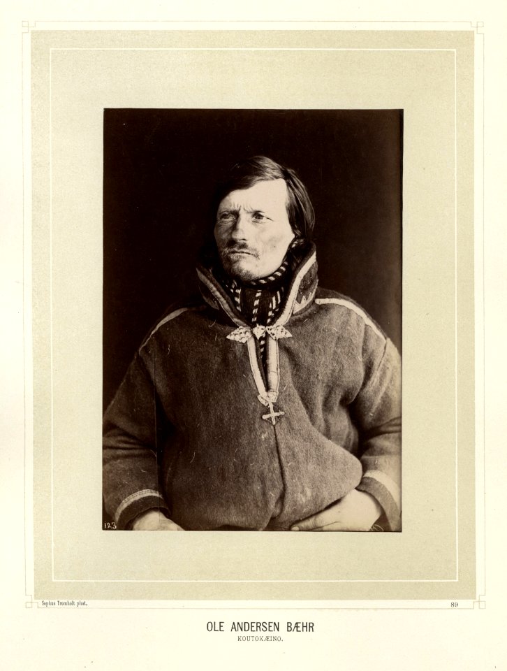 Portrett av Ole Andersen Bæhr i kofte - Norsk folkemuseum - NF.15006-089