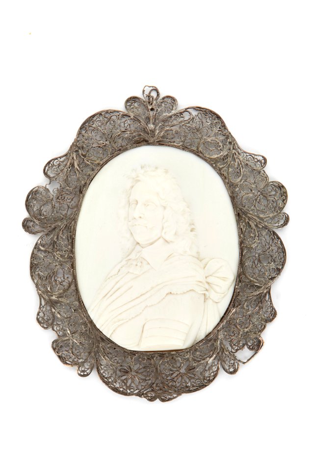 Porträtt i elfenben av greven och fältmarskalken Köningsmarck(1600-1663) med ram av silverfiligran - Skoklosters slott - 93227
