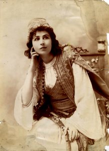 Portrait of Viola Allen who appeared in Twelfth Night (SAYRE 11081)