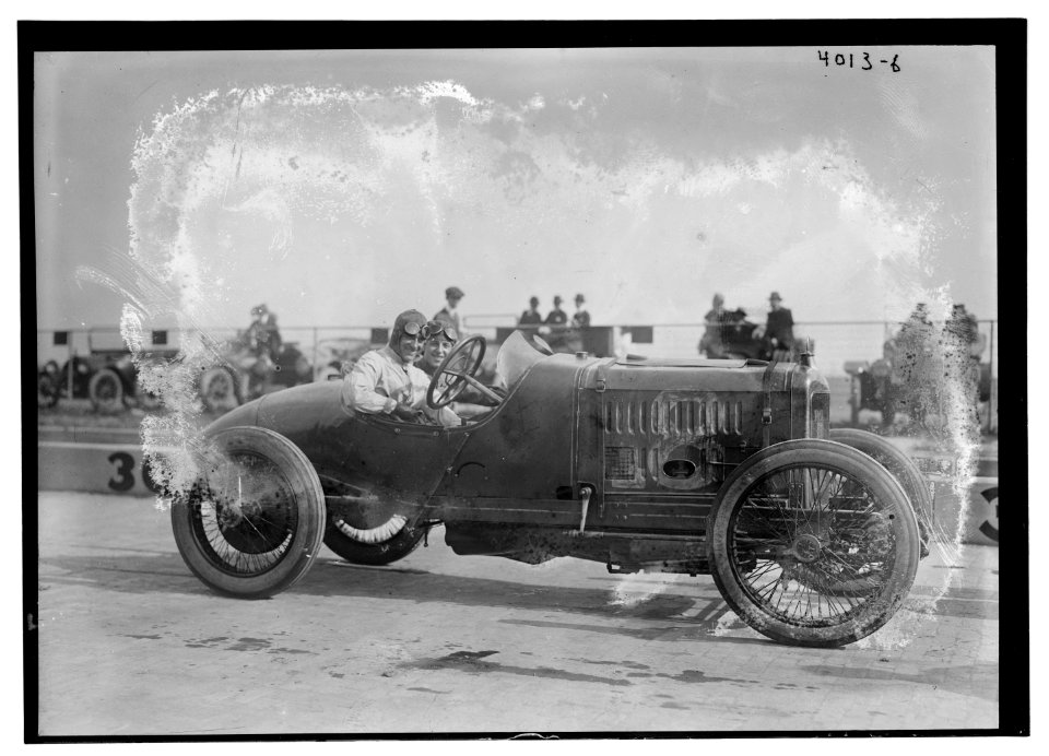 Possibly Glover Edwin Ruckstell and Quickwell in a Mercer racing automobile LCCN2014702923