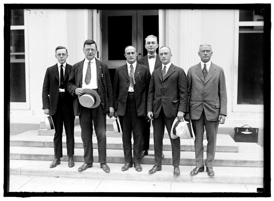 POST OFFICE DEPARTMENT. POSTAL DELEGATION AT WHITE HOUSE LCCN2016870409