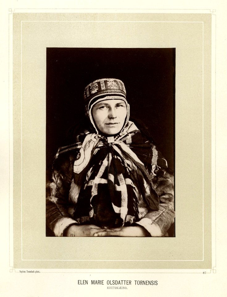 Portrett av Elen Marie Olsdatter Tornensis i pesk - Norsk folkemuseum - NF.15006-087