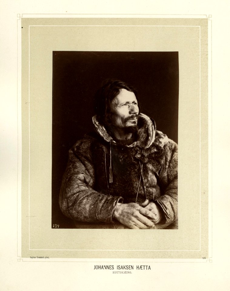 Portrett av Johannes Isaksen Hætta i pesk - Norsk folkemuseum - NF.15006-098