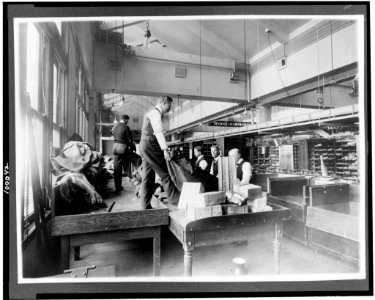 Postal workers sorting mail, U.S. Post Office, Washington, D.C.) - National Photo Co., Washington, D.C LCCN90709851