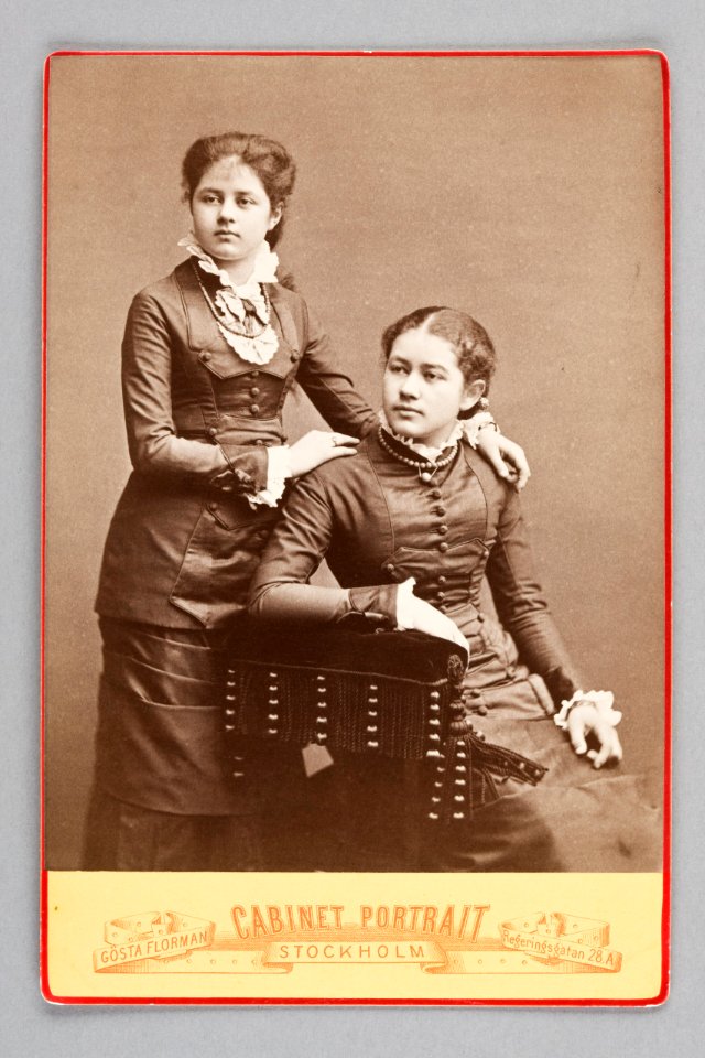 Porträtt. Ellen och Ebba von Hallwyl som tonåringar - Hallwylska museet - 87321