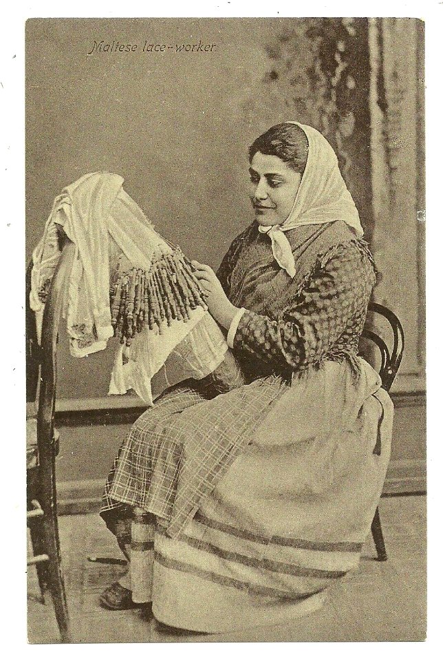Postcard-Malta-Maltese-Lady-making-Lace