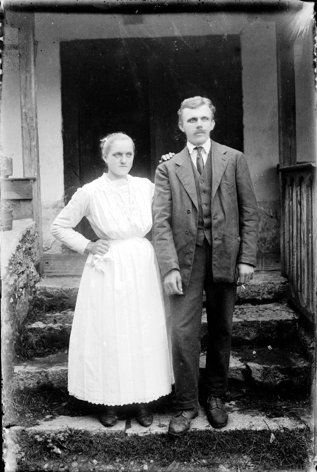 Portret zakoncev Požek v Adlešičih 1920