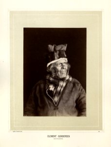 Portrett av Clement Gundersen i kofte og samelue - Norsk folkemuseum - NF.15006-097