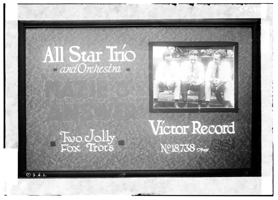 Poster- Victor) All Star Trio and orchestra, Mazie and Answer, two jolly foxtrots LCCN2014712341